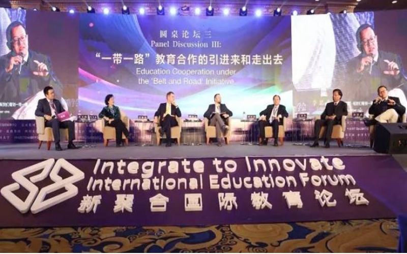 參加敦煌教育文化論壇專家學者考察我市教育文化工作