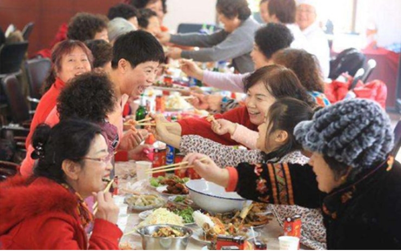 敦煌社區(qū)舉辦“左鄰右舍話端午，鄰里一家親”端午節(jié)活動暨第十三屆百家宴活動